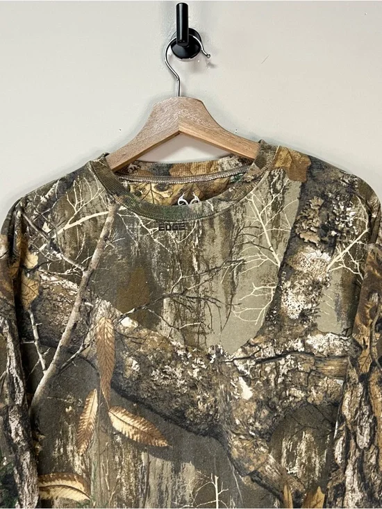 Real Tree Camo Crewneck - Picture 2 of 3
